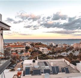 3 bedroom penthouse apartment with pool in Chania town, sleeps 6